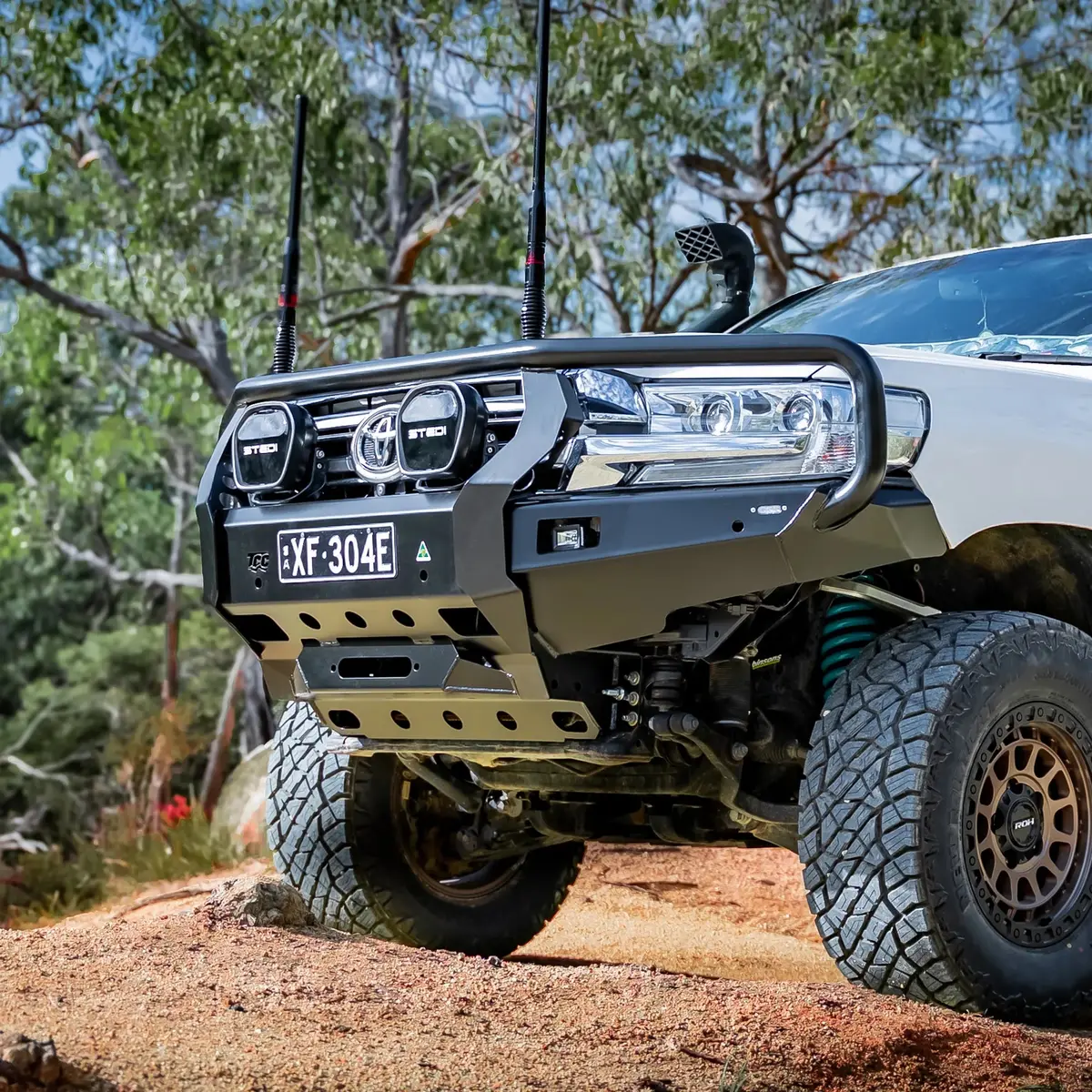 The Cruiser Company 200 Series Facelift Bull Bar 1
