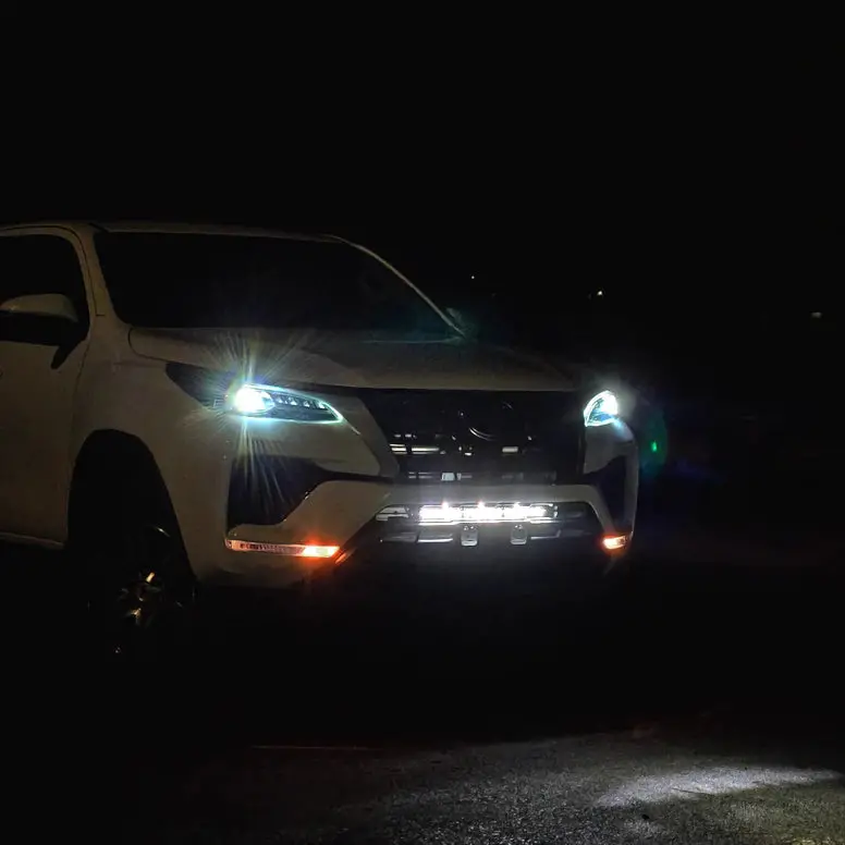 Fortuner Behind-Grille Light Bar 1