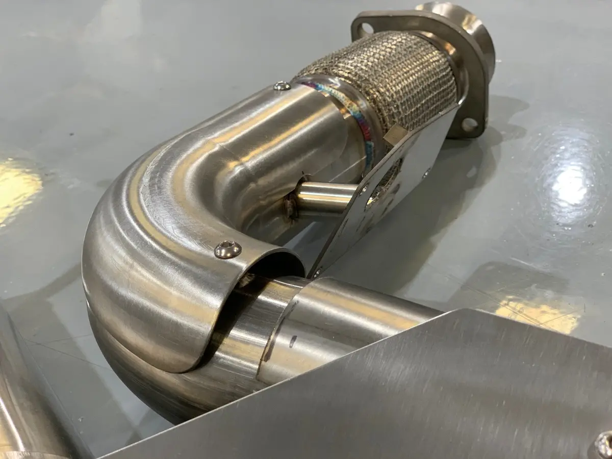Billy Boat Exhaust: Chevy C8 Corvette Stingray Fusion Exhaust System (4.5″ Black Round Double Wall Tips) 2