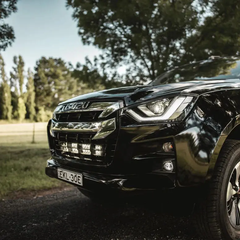 Trailbait - Isuzu D-Max Behind-Grille Light Bar 1