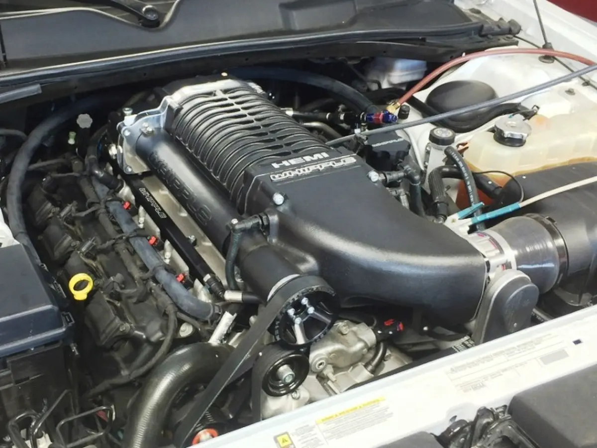 Whipple: 2.9L Intercooled Supercharger Kit [ 2006-2010 300, Magnum, Charger, Challenger 6.1L ] 1